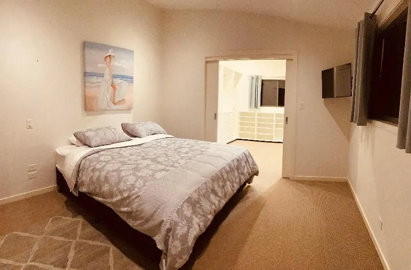 Dezen Accomodation Palmview 0*,