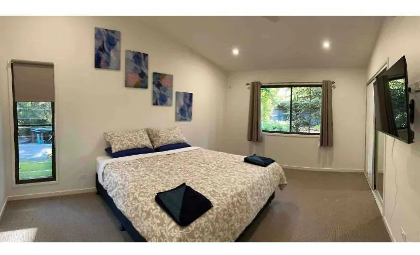 Dezen Accomodation Palmview Apartment
